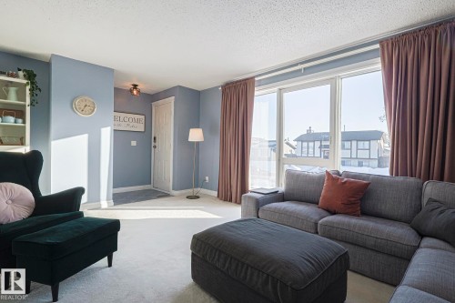 Living area with carpet flooring and a textured ceiling - 192 Dunluce Road, Edmonton, AB - Indoor Photo Showing Living Room