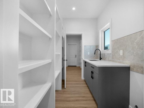 3310 Chickadee Dr, Edmonton, AB - Indoor