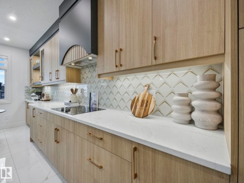 3512 44 Avenue, Beaumont, AB - Indoor Photo Showing Kitchen