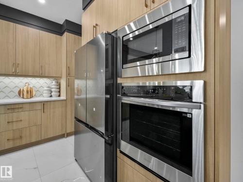 3512 44 Avenue, Beaumont, AB - Indoor Photo Showing Kitchen