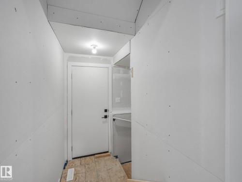 3512 44 Avenue, Beaumont, AB - Indoor Photo Showing Other Room