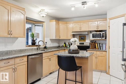 8617 158A Avenue, Edmonton, AB - Indoor Photo Showing Kitchen
