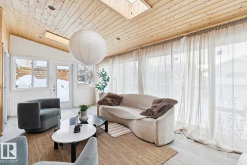 8617 158A Avenue, Edmonton, AB - Indoor Photo Showing Living Room