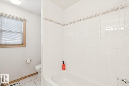 8617 158A Avenue, Edmonton, AB - Indoor Photo Showing Bathroom