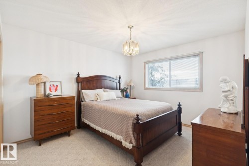 8617 158A Avenue, Edmonton, AB - Indoor Photo Showing Bedroom