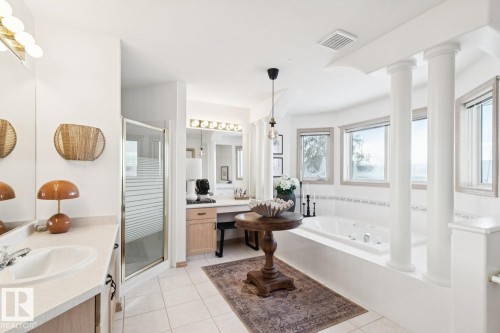 8617 158A Avenue, Edmonton, AB - Indoor Photo Showing Bathroom
