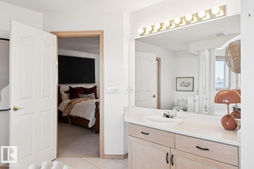 8617 158A Avenue, Edmonton, AB - Indoor Photo Showing Bathroom