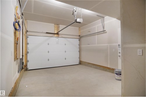 21225 131A Avenue, Edmonton, AB - Indoor Photo Showing Garage