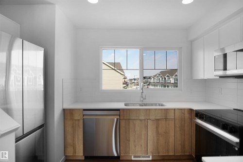 27 531 Merlin Landing, Edmonton, AB - Indoor Photo Showing Kitchen With Double Sink With Upgraded Kitchen