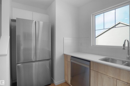 27 531 Merlin Landing, Edmonton, AB - Indoor Photo Showing Kitchen