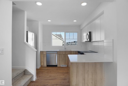 27 531 Merlin Landing, Edmonton, AB - Indoor Photo Showing Kitchen