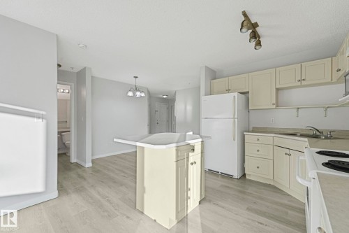 109 16221 95 Street, Edmonton, AB - Indoor Photo Showing Kitchen
