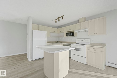 109 16221 95 Street, Edmonton, AB - Indoor Photo Showing Kitchen