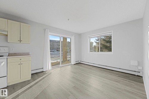 109 16221 95 Street, Edmonton, AB - Indoor Photo Showing Kitchen