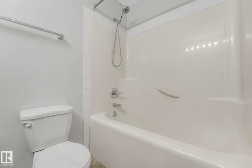 109 16221 95 Street, Edmonton, AB - Indoor Photo Showing Bathroom