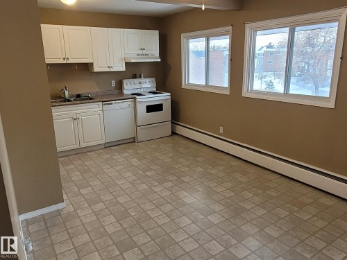304A 2908 116A Avenue, Edmonton, AB - Indoor Photo Showing Kitchen