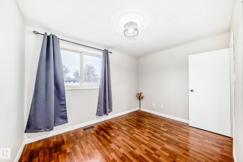 1189 Hooke Road, Edmonton, AB - Indoor Photo Showing Other Room