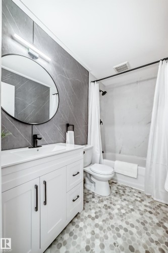 1189 Hooke Road, Edmonton, AB - Indoor Photo Showing Bathroom