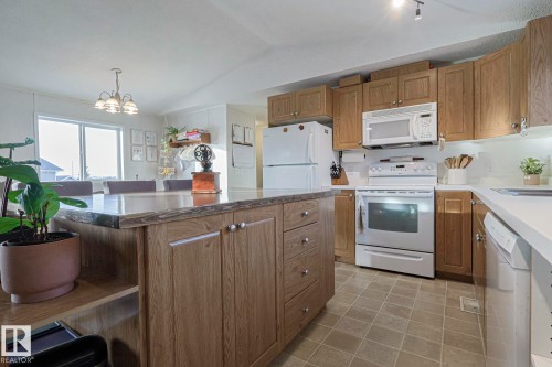 4000 Aspen Way, Leduc, AB - Indoor Photo Showing Kitchen With Double Sink