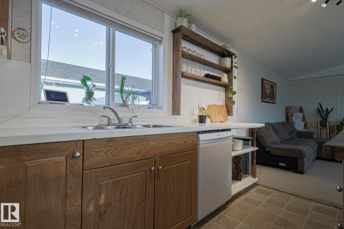 4000 Aspen Way, Leduc, AB - Indoor Photo Showing Kitchen With Double Sink