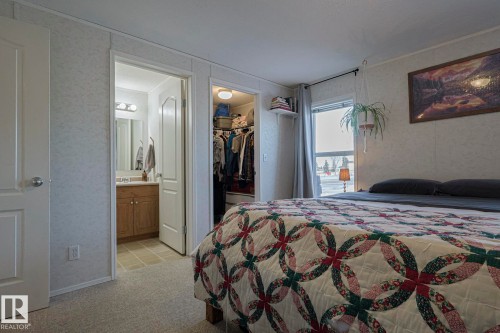 4000 Aspen Way, Leduc, AB - Indoor Photo Showing Bedroom