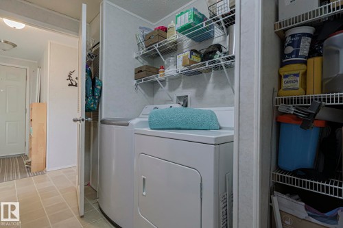 4000 Aspen Way, Leduc, AB - Indoor Photo Showing Laundry Room