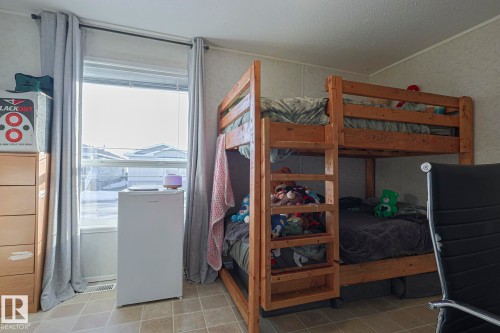 4000 Aspen Way, Leduc, AB - Indoor Photo Showing Bedroom