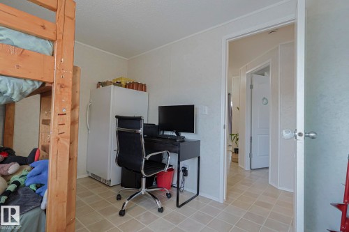 4000 Aspen Way, Leduc, AB - Indoor Photo Showing Office