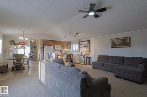4000 Aspen Way, Leduc, AB - Indoor Photo Showing Living Room