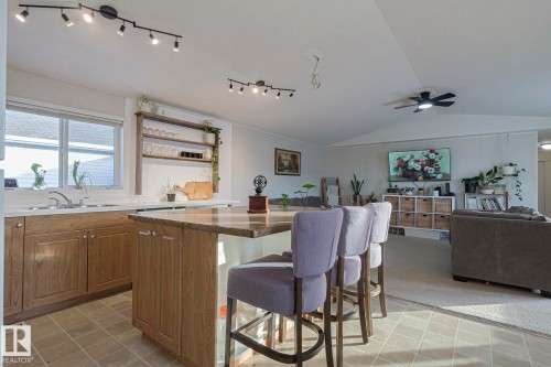 4000 Aspen Way, Leduc, AB - Indoor Photo Showing Kitchen With Double Sink