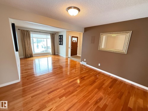 223 Ormsby Road East, Edmonton, AB - Indoor Photo Showing Other Room