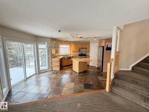 223 Ormsby Road East, Edmonton, AB - Indoor Photo Showing Kitchen