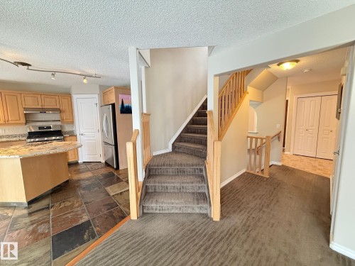223 Ormsby Road East, Edmonton, AB - Indoor Photo Showing Kitchen