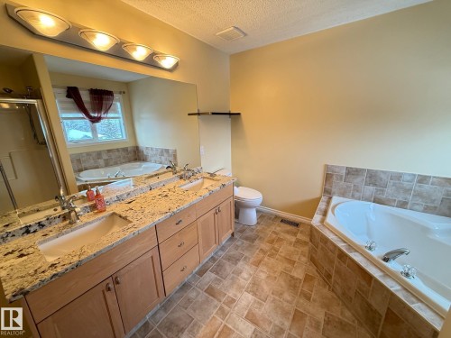 223 Ormsby Road East, Edmonton, AB - Indoor Photo Showing Bathroom