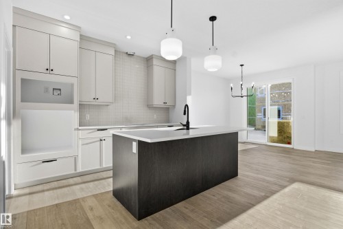 2126 Muckleplum Crescent, Edmonton, AB - Indoor Photo Showing Kitchen With Upgraded Kitchen