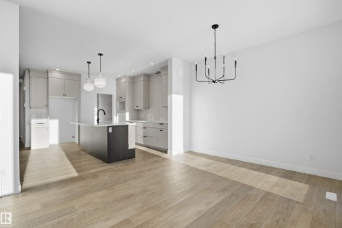 2126 Muckleplum Crescent, Edmonton, AB - Indoor Photo Showing Kitchen With Upgraded Kitchen