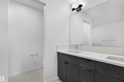 2126 Muckleplum Crescent, Edmonton, AB - Indoor Photo Showing Bathroom