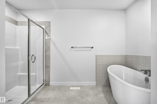2126 Muckleplum Crescent, Edmonton, AB - Indoor Photo Showing Bathroom