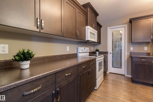 112 Kirpatrick Way, Leduc, AB - Indoor Photo Showing Kitchen