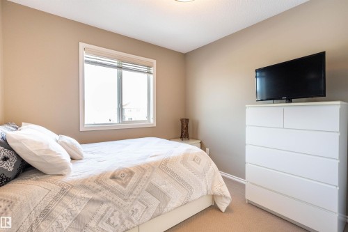 112 Kirpatrick Way, Leduc, AB - Indoor Photo Showing Bedroom
