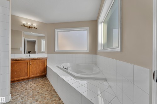 1739 61 Street, Edmonton, AB - Indoor Photo Showing Bathroom