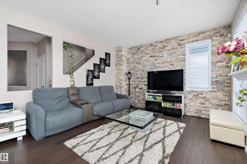 1105 Klarvatten Cove, Edmonton, AB - Indoor Photo Showing Living Room