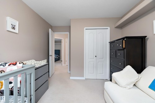 1105 Klarvatten Cove, Edmonton, AB - Indoor Photo Showing Bedroom