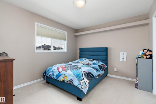 1105 Klarvatten Cove, Edmonton, AB - Indoor Photo Showing Bedroom