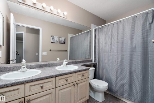 1105 Klarvatten Cove, Edmonton, AB - Indoor Photo Showing Bathroom