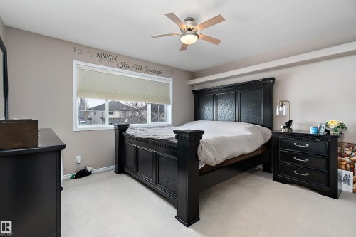 1105 Klarvatten Cove, Edmonton, AB - Indoor Photo Showing Bedroom