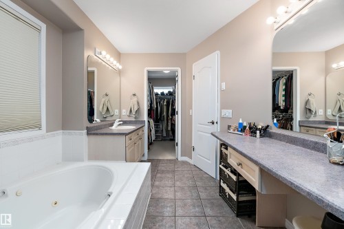 1105 Klarvatten Cove, Edmonton, AB - Indoor Photo Showing Bathroom