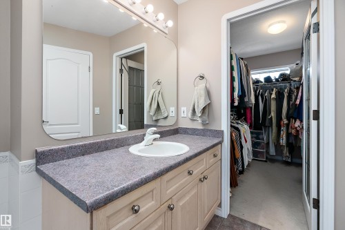 1105 Klarvatten Cove, Edmonton, AB - Indoor Photo Showing Bathroom