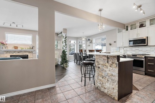 1105 Klarvatten Cove, Edmonton, AB - Indoor Photo Showing Kitchen With Upgraded Kitchen