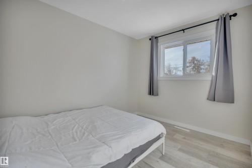 4805 48 Avenue, Wetaskiwin, AB - Indoor Photo Showing Bedroom